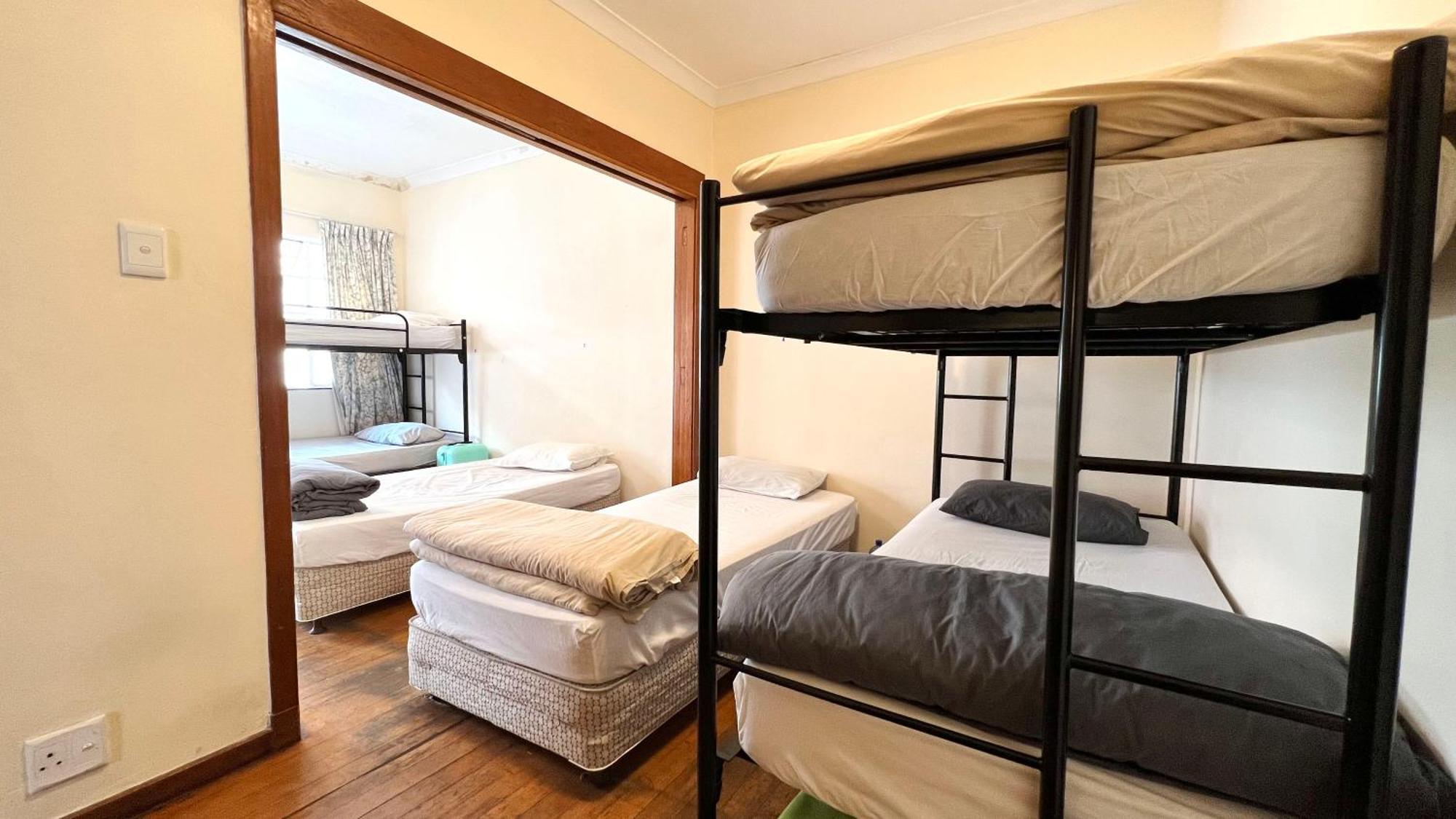 بيت شباب Long Street Backpackers (Adults Only) كيب تاون الغرفة الصورة